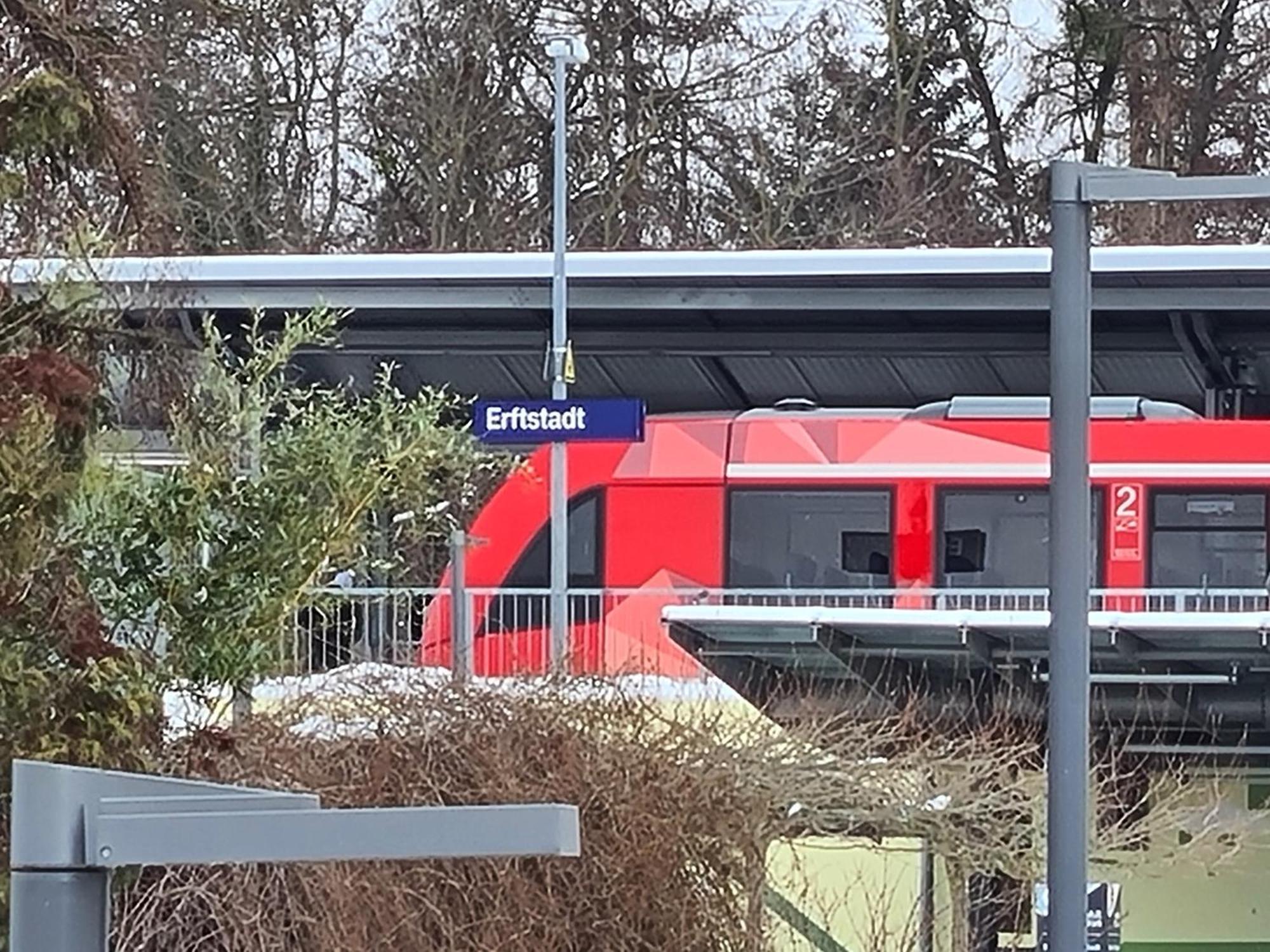 Ferienwohnung In Erftstadt 2 Min Fusslaeufig Zum Bahnhof, Phantasialand, Koeln, Koeln Messe, Eifel Bagian luar foto